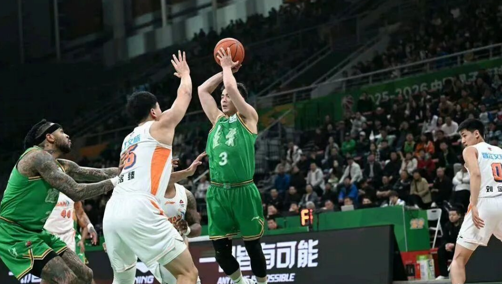 kaiyun-辽宁男篮战胜福建男篮，赛后收获三大惊喜，新大外无缝衔接，冲击八强
